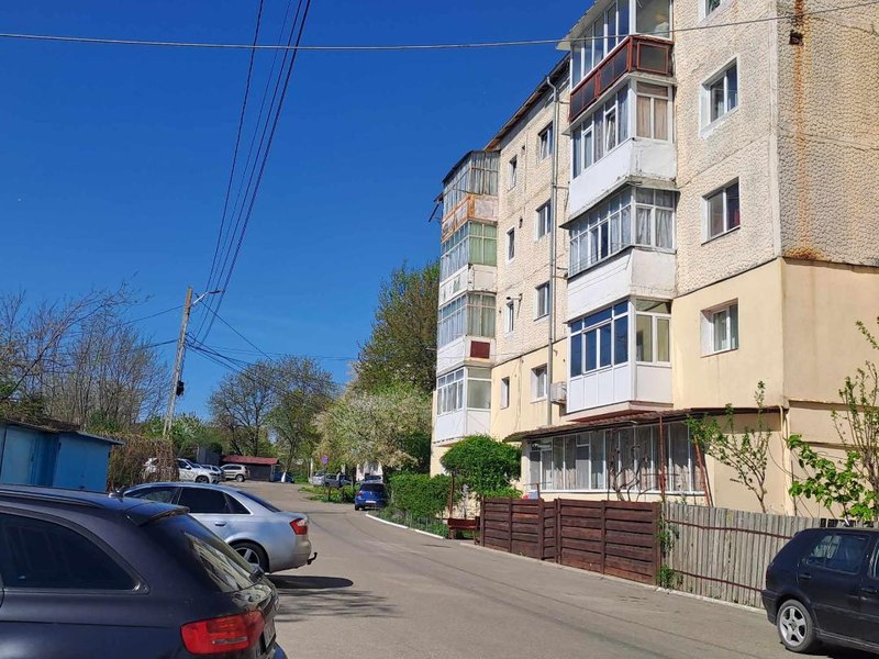 Șocul unei femei care și-a descoperit prin vizor soțul spânzurat în faţa uşii de la apartament. Ce se întâmplase înainte