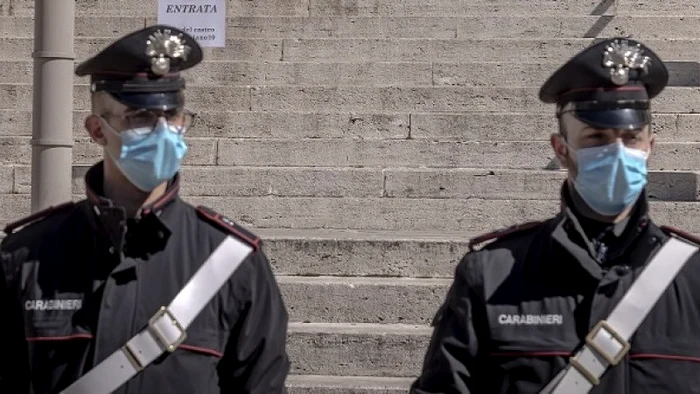 
    Polițiștii italieni l-au dus pe adolescentul român la închisoarea pentru minoriFoto: captură știrileprotv.ro  