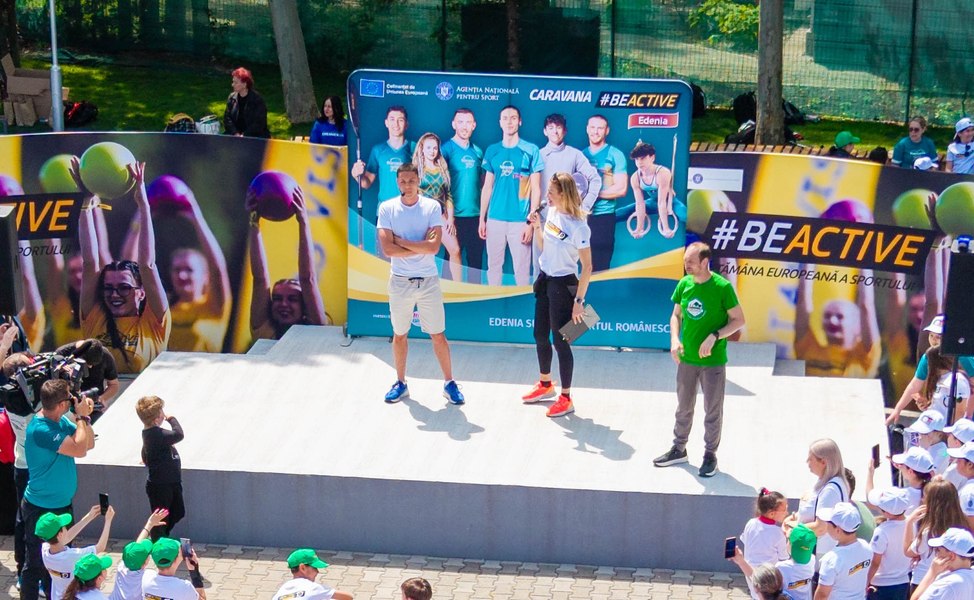 David Popovici, implicat într-o altă cauză nobilă. Campionul le-a arătat copiilor mișcările sale secrete