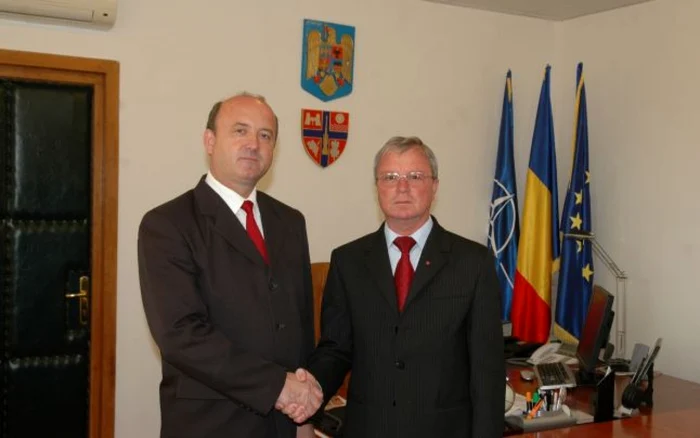 Filonaş Chiş a preluat mandatul de prefect de la UDMR-istul Vegh Alexandru, în 15 mai 2012 FOTO Arhivă