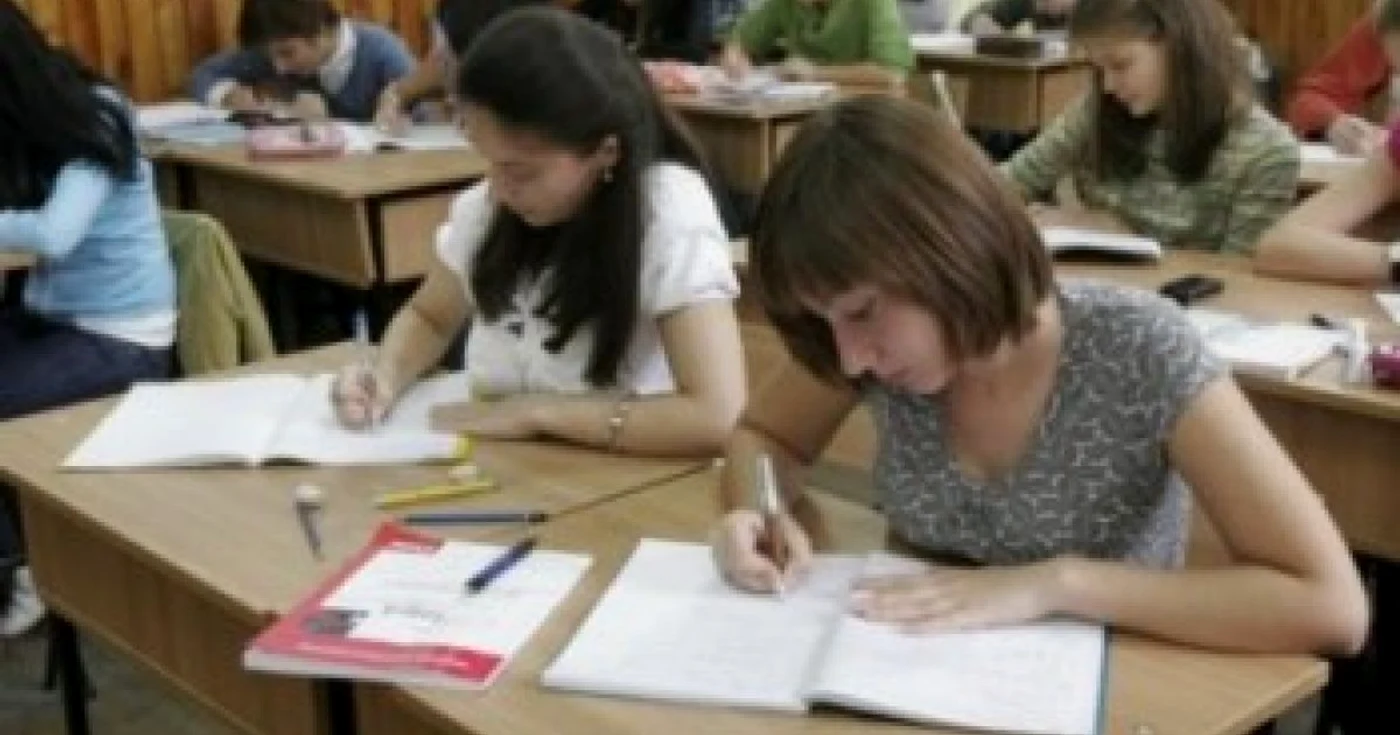 Elevii au revenit în bănci