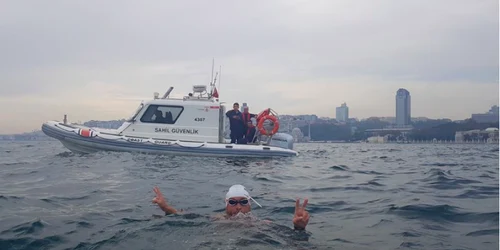 Iancu Avram a ajuns la Istanbul străbătând înot Marea Neagră Sursa Facebook Avram Iancu