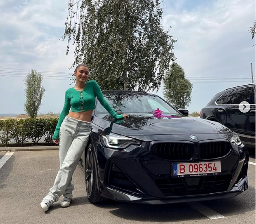 Alexia Eram și-a luat singură mașina vosurilor ei  FOTO Instagram