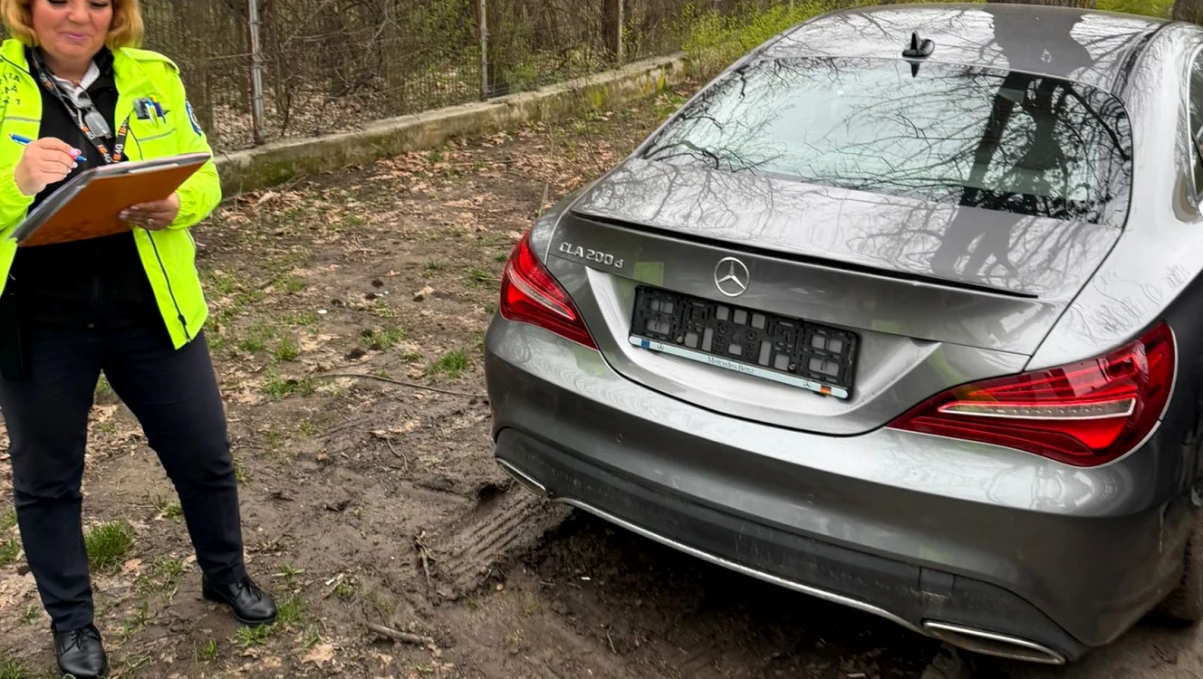 Nou trend printre șoferii din Capitală. Cum își parchează mașinile