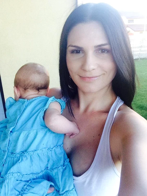 Ellie White fiica sa Maria jpeg