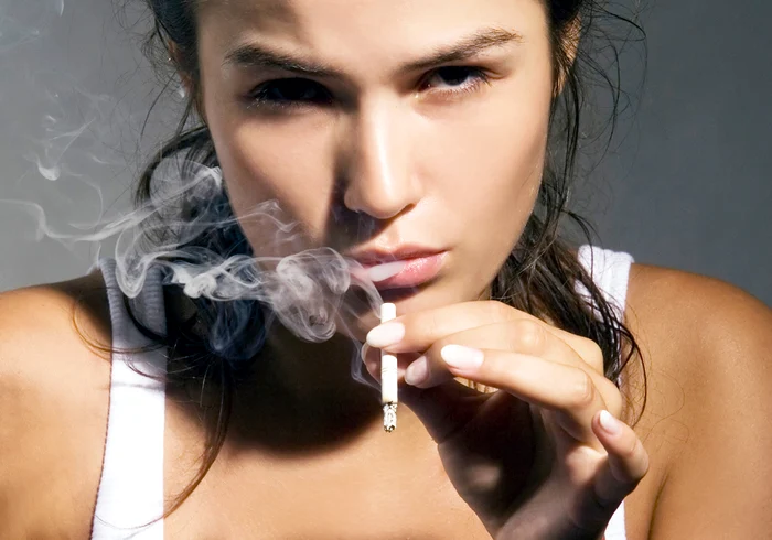 
    Viciile în funcție de zodie arată că Gemenii, Balanțele și Vărsătorii sunt foarte atrași de fumat și, odată ce au îmbrățișat acest „hobby”, cu greu renunță la elfoto: Shutterstock  