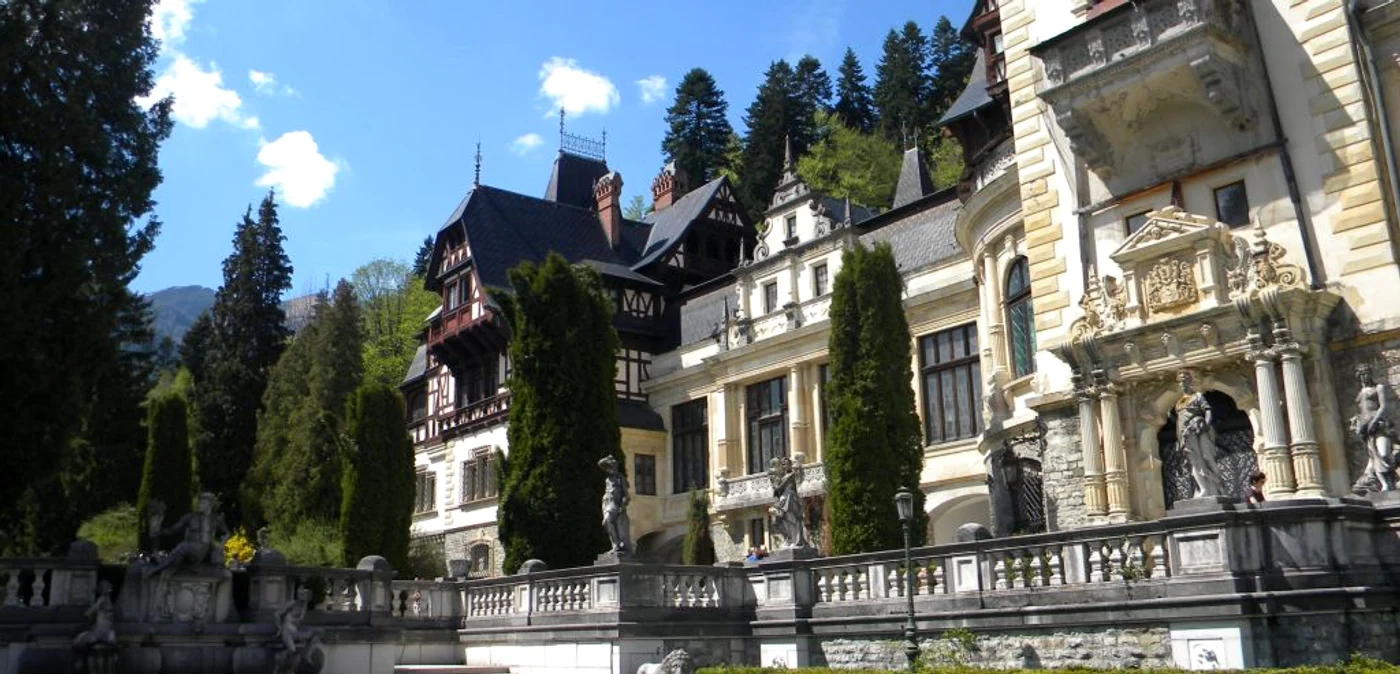 Castelul Peleş Castelul Peleş din Sinaia a fost construit între 1873 şi 1914 la dorinţa regelui Carol I