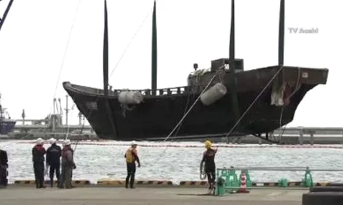 Zeci de "vase fantomă" au eşuat pe coasta Japoniei  Cadavre descompuse, descoperite la bord jpeg