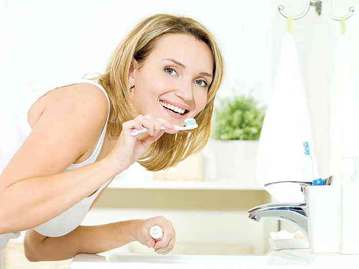 
    Trebuie să iei urgent măsuri pentru a-ţi salva dantura  