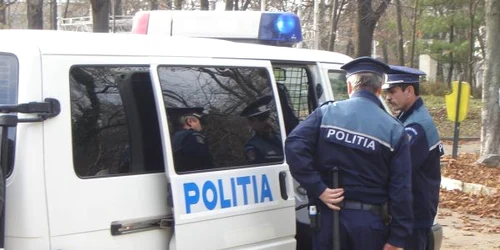 Tânărul a fost reţinut de poliţişti (foto arhiva)