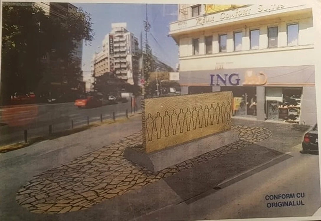 Așa arăta monumentul ridicat de tatăl lui Mihai în memoria fiului său, dar și al celor 13 tineri uciși la Dalles și care a dispărut după doar o noapte de la amplasarea ei