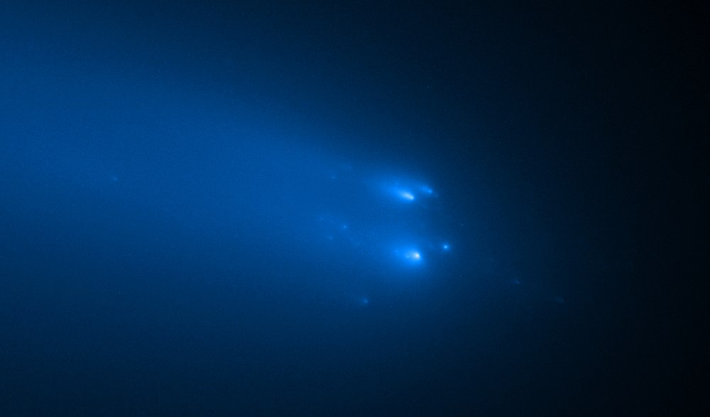 Rămășițele unei comete „moarte” ar putea să se afle încă în sistemul solar. Astronomii continuă să caute la 6 ani de la destrămarea sa