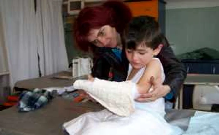 Ionuţ a ajuns la spital dintr-o joacă
