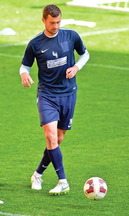 
    Accidentarea suferită de Gabi Tamaş anul trecut a fost mult mai gravă decât se credea şi fotbalistul nu poate reveni încă la forma care l-a consacratFoto Click!  