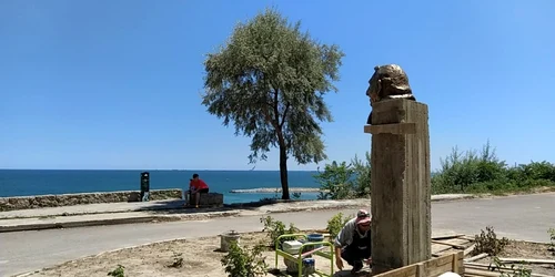 Statuie Jean Constantin foto sinziana ionescu