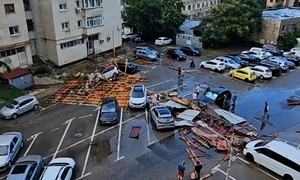 acoperis cazut targoviste FOTO stirilafixdb.ro