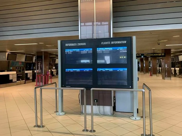 
    Zona de check-in era pustie  