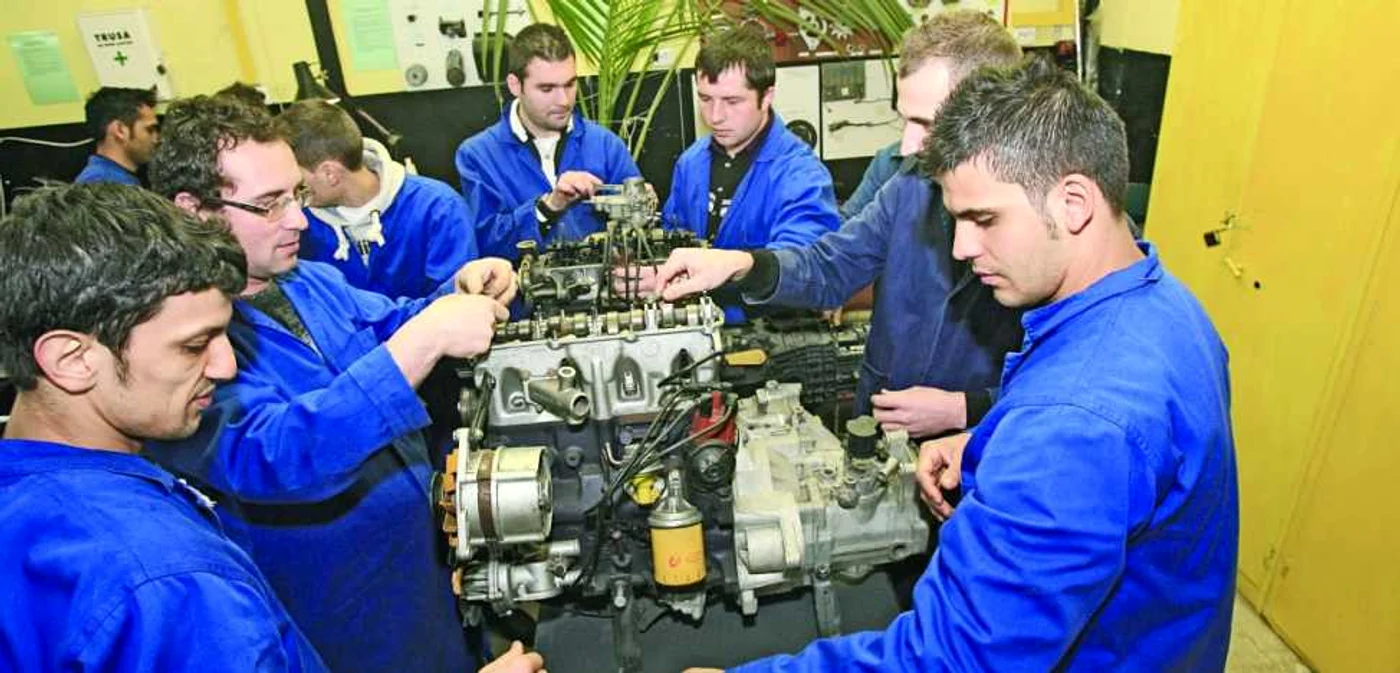 În regiunea Sud-Vest Oltenia se pregătesc de 135 de ori mai mulţi tehnicieni în ştiinţe inginereşti decât cere piaţa FOTO Adevărul