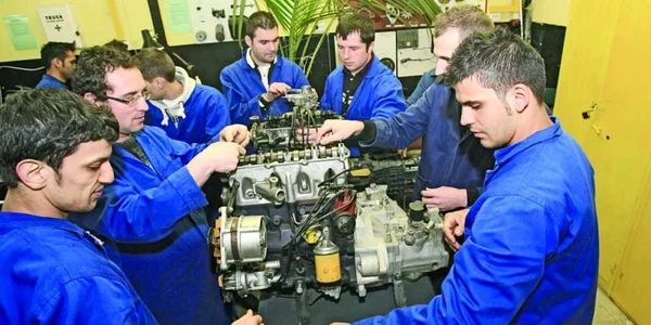 muncitori mecani FOTO adevarul