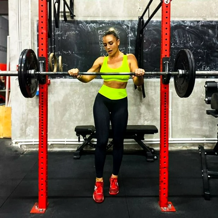 Adina Halas n-are nici un rid la 41 de ani