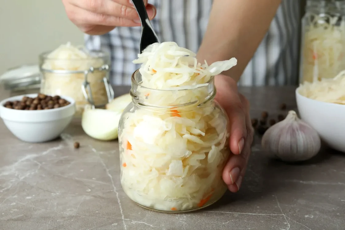 Varză murată delicioasă la borcan.