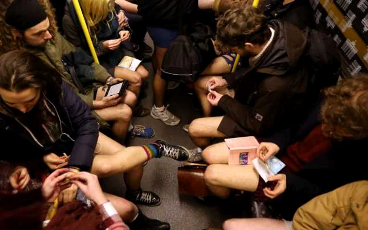Cei care vin duminică în chiloţi la metrou riscă să fie amendaţi FOTO Guliver/Getty Images