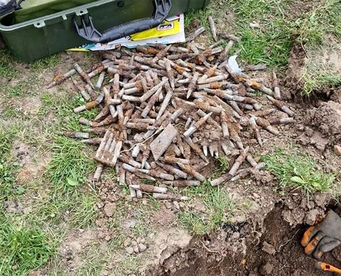 250 de cartuşe nemţeşti erau îngropate