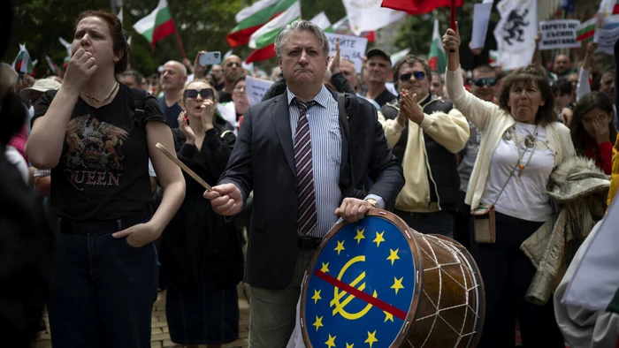 VIDEO „Nu colonialismului euro!”. Proteste masive după anunțul privind trecerea Bulgariei la euro