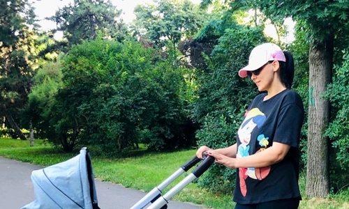 1 lavinia parva poza cu bebelusul jpg jpeg