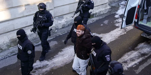 Mohamed Amra este adus la Curtea de Apel București. FOTO Inquam Photos / Octav Ganea