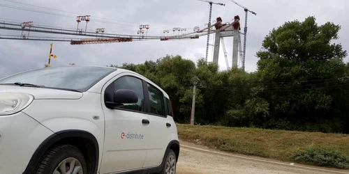 Lucrări reţea tensiune electrică la noul pod peste Dunăre Smârdan Măcin Tulcea Brăila Sursa E-Distribuţie Dobrogea