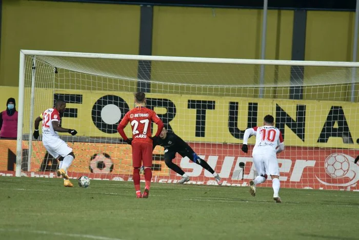 
    Romario Pires a marcat din penalty în victoria lui HermannstadtFOTO: Sportpictures.eu  