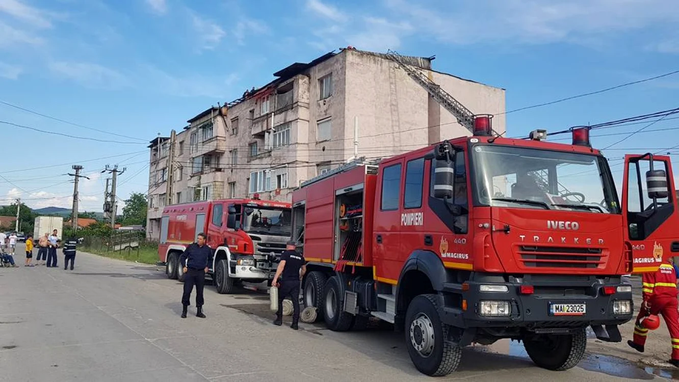 incendiu bloc teius