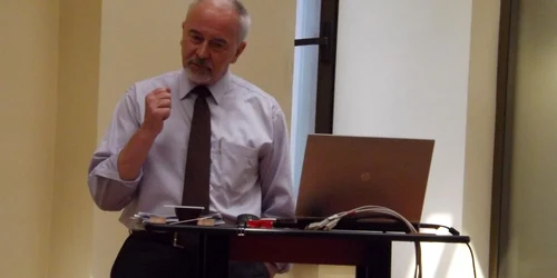 economist profesor harvard