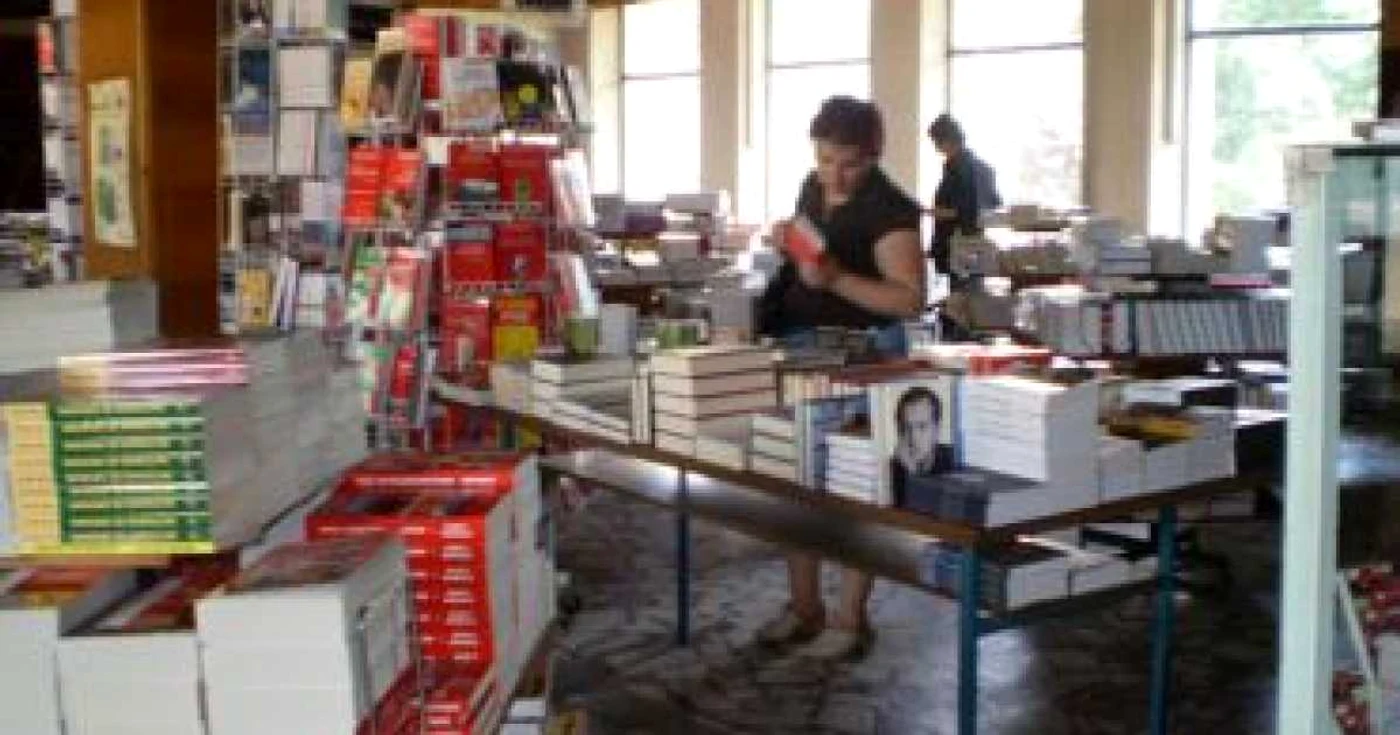 Târgu-Jiu: Peste un miliard de lei pentru rechizite şcolare