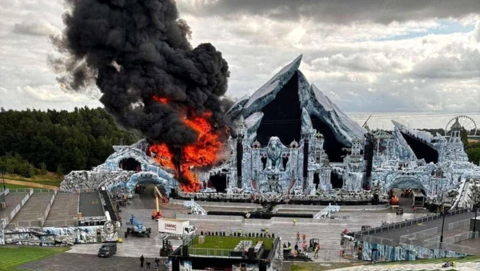 : Scena principala de la festivalul Tomorrowland s-a făcut scrum (Foto: X)
