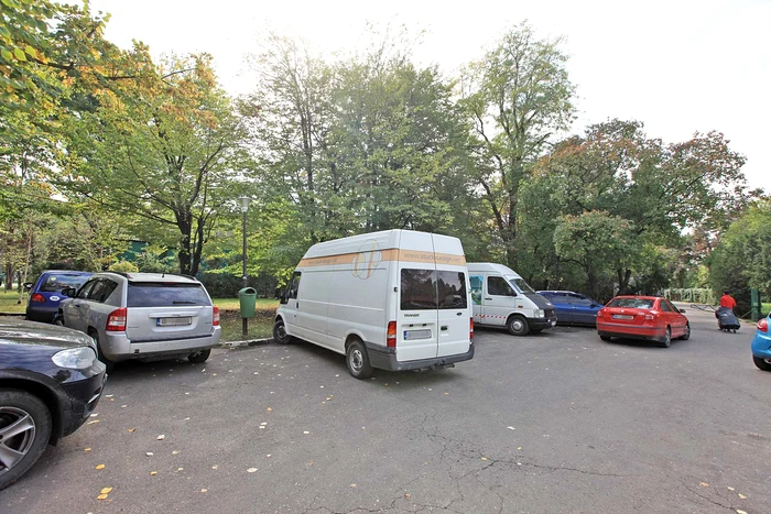 Cântăreţul și-a lăsat mașina într-o parcare aglomerată, însă hoţii au acţionat în voieFoto: Roberto Sălceanu