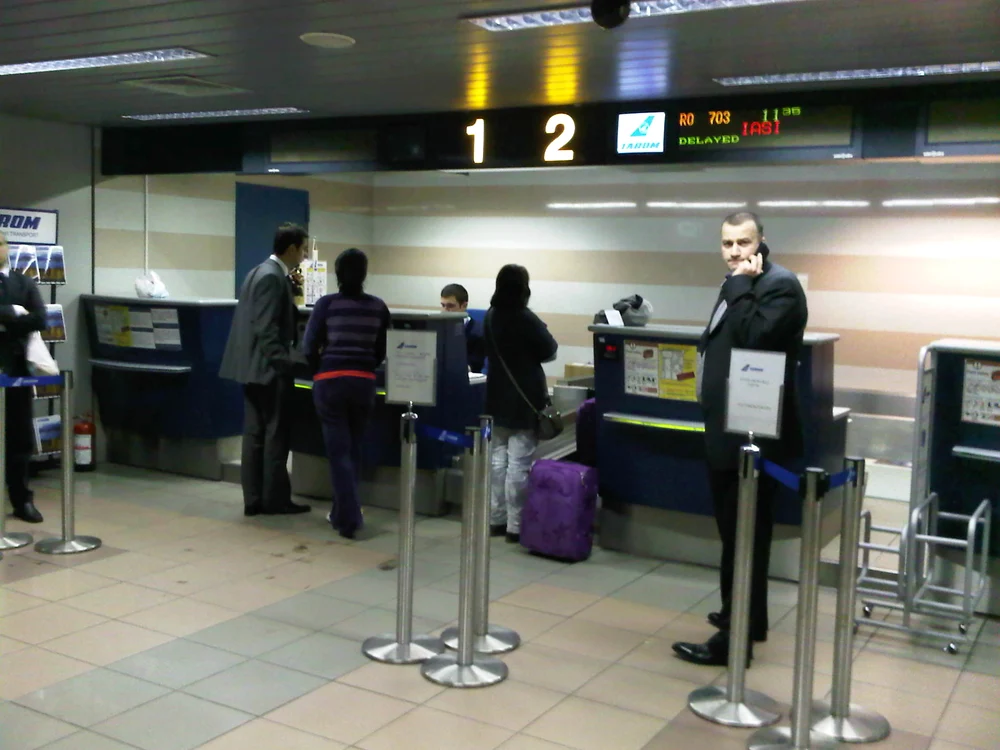 Vremea rea creează probleme pe aeroporturile din ţară