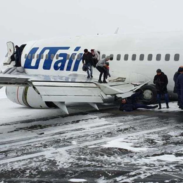 Avion aterizat pe burta la Usinsk in Rusia FOTO Twitter @fokctrot