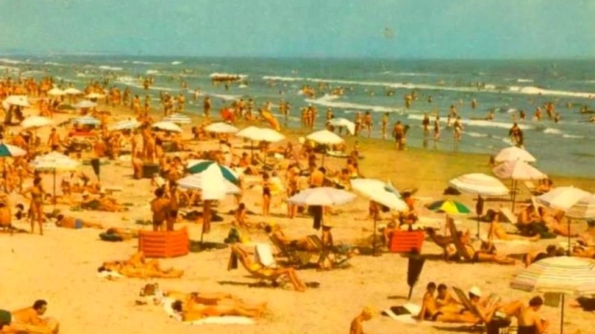 Cum îi spiona Securitatea pe turiştii străini care veneau în România: ghizi transformaţi în colaboratori, microfoane şi în hoteluri, şi pe plajă jpeg