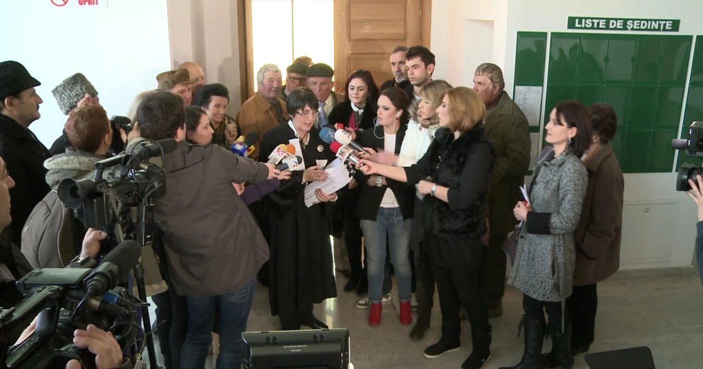 Avocata lui CRistian Cioacă, Maria Vasii, (centru) cere ca Cioacă să fie judecat în stare de libertate. FOTO Laurenţiu Ionescu