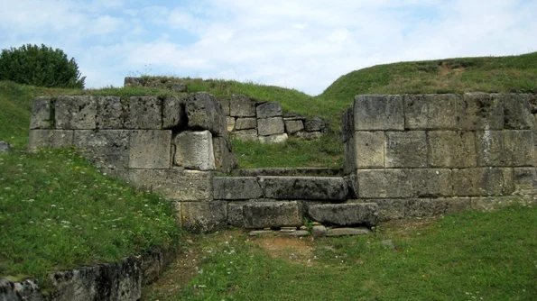 Cetatea Blidaru, una dintre cele mai bine conservate fortărețe dacice / FOTO jpeg