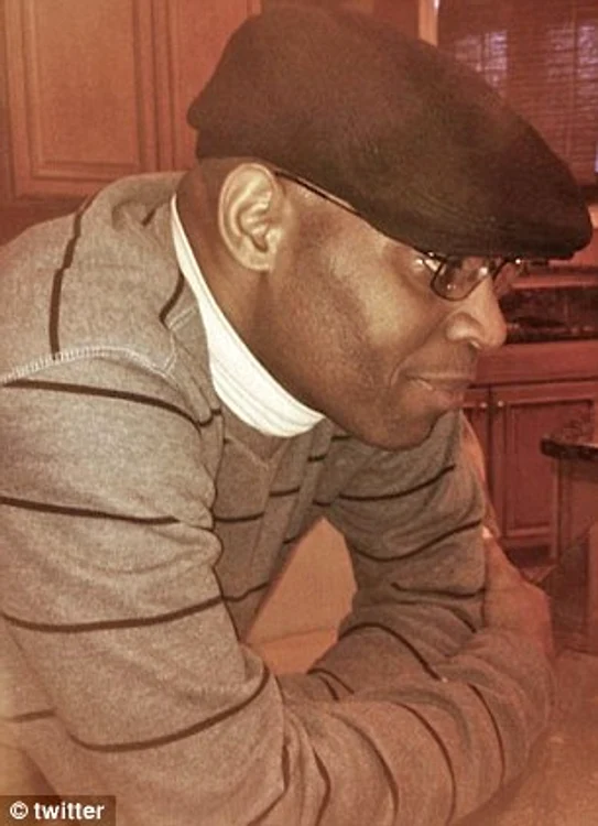 Clinton Brown, tatăl lui Chris Brown (twitter)