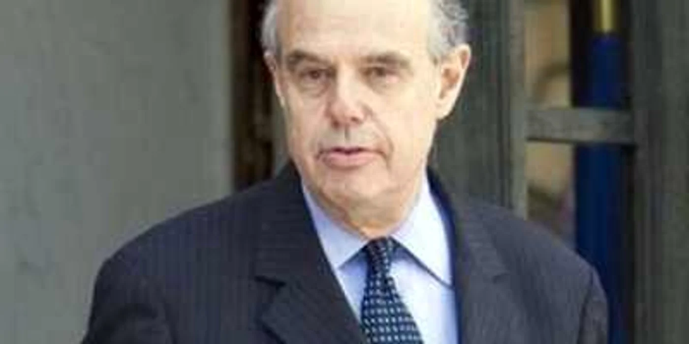 Ministrul care "a plătit băieţi tineri pentru sex", respinge acuzaţiile de pedofilie