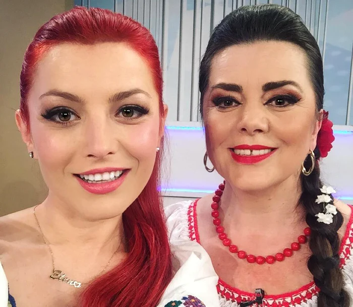 
    Elena Gheorghe, alături de mama ei, Marioarafoto: arhiva personală  