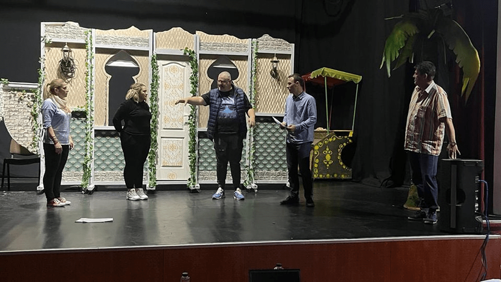 Actor celebru în spectacolul „Lampa lui Aladdin”. Premiera are loc la Teatrul George Ciprian din Buzău 