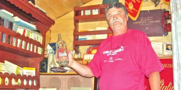 Sorin Coldea este profesor de istorie şi spune că multe dintre obiectele din muzeu sunt donate de foşti elevi de-ai săi