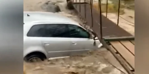 masina luata de apele umfate ale raului teleajen