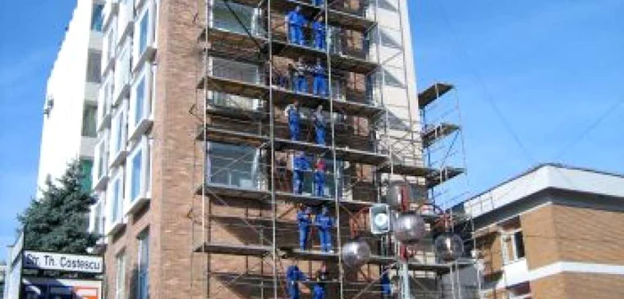 Turnu Severin: Prefectura Mehedinți atacată pe verticală