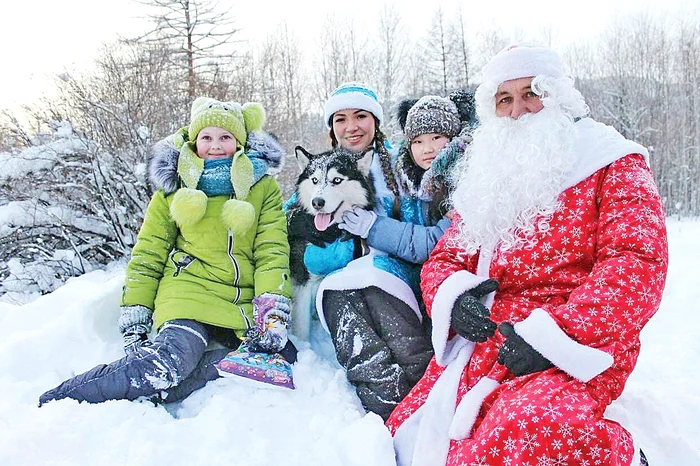 Fotografiile cu câini Husky și Moș Crăciun par firești acolo. FOTOGRAFII: Facebook